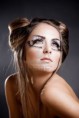 /album/fotogaleria/a5717428-modelo-de-pasarela-con-halloween-maquillaje-y-peinado-en-el-fondo-gris-de-estudio-jpg/
